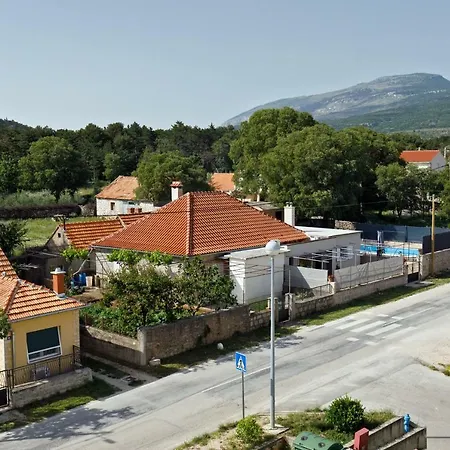 Apartment Dream House Drnis