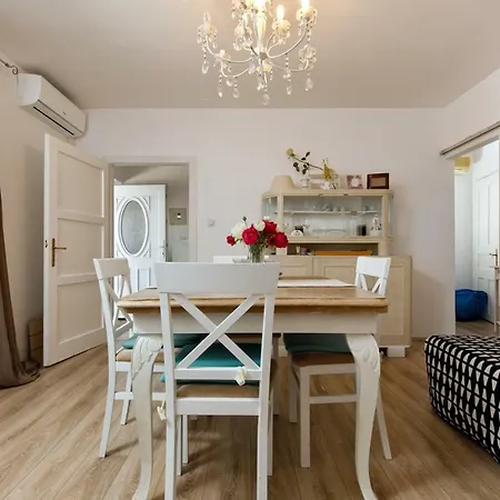 Dream House Apartment
