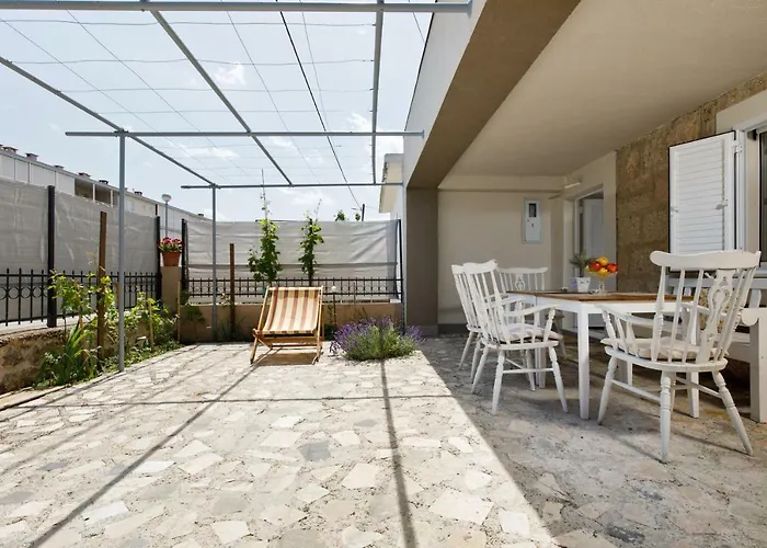 Dream House דירה Drniš